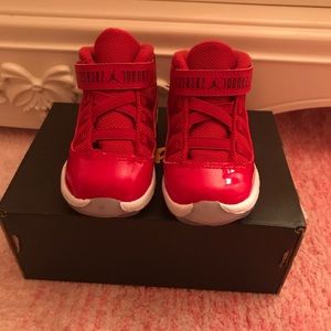 Red Jordan 11 retro